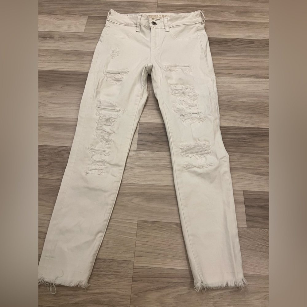 American Eagle Women's Size 8 White Denim Distressed  Jeans Next Level Stretch